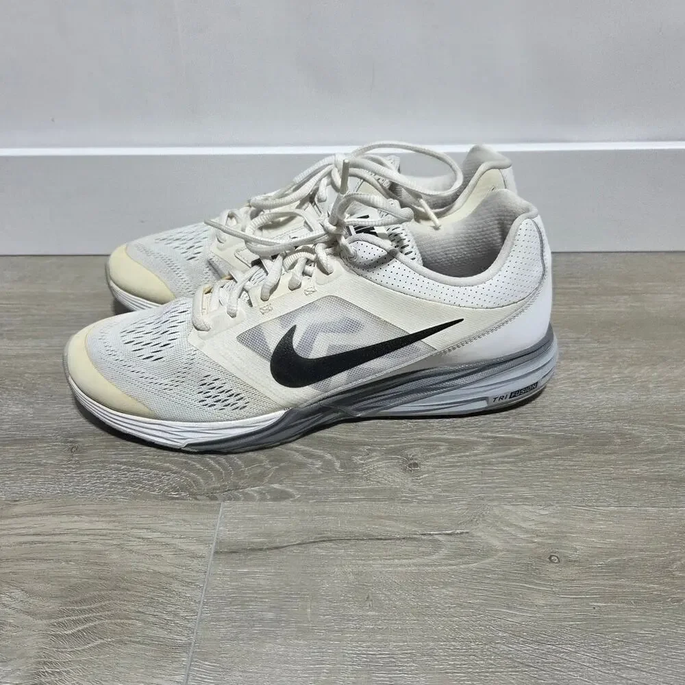 Nike Men's Tri Fusion Run White & Gray Running Shoes Size 9.5